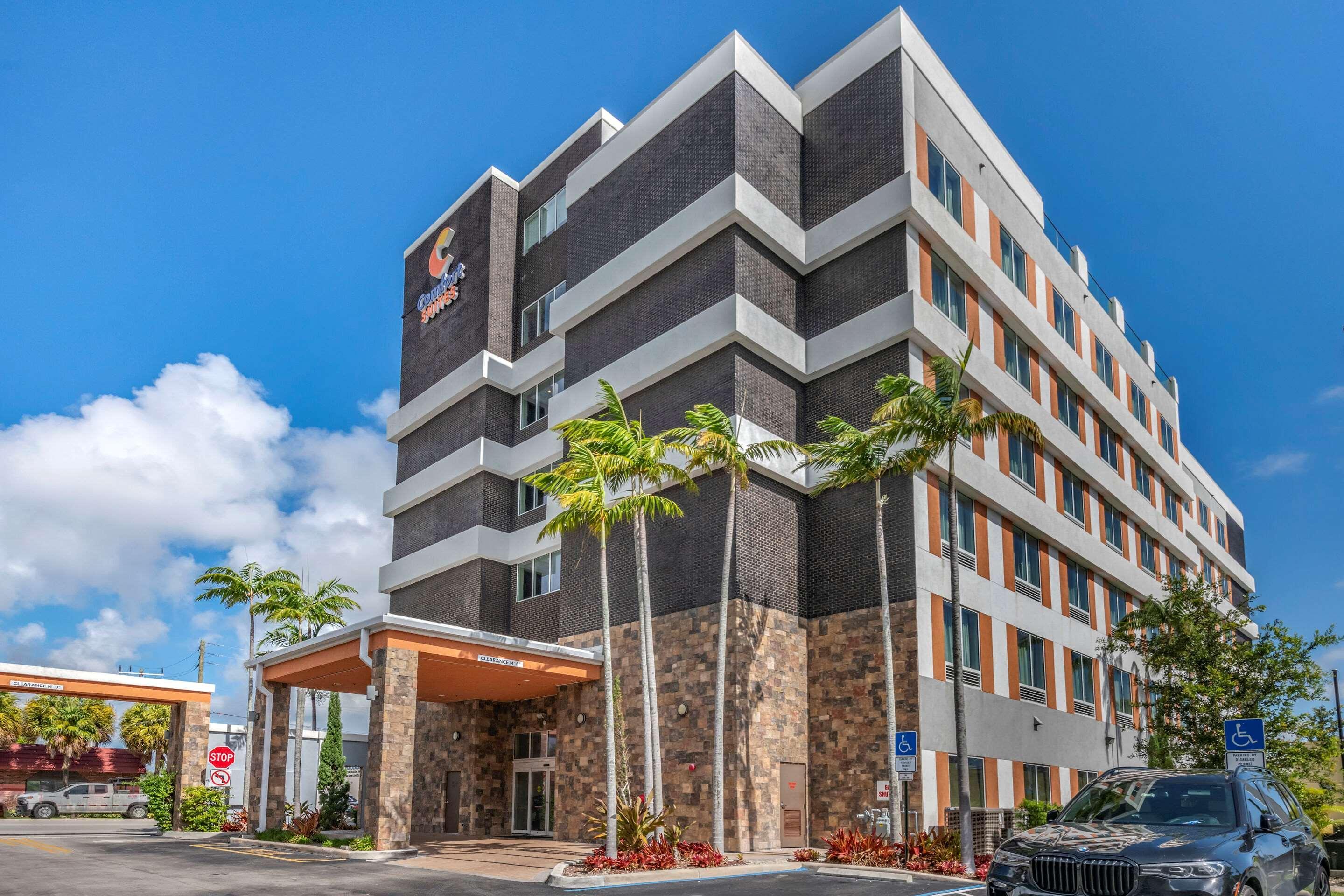 Comfort Suites Fort Lauderdale Airport & Cruise Port Дания-Бич Экстерьер фото